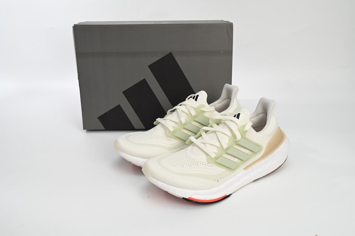 adidas Ultraboost Light 23 [X. 15]