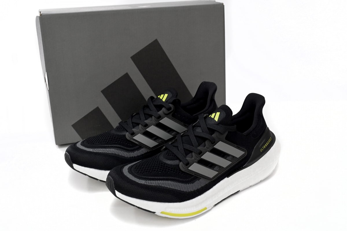 adidas Ultraboost Light 23 [X. 7]