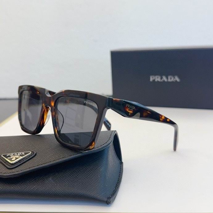 Lunettes de soleil Prada [M. 1]