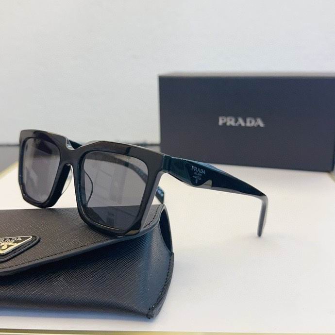 Lunettes de soleil Prada [M. 4]